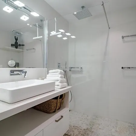 Cb- Cozy Refurbished Apartment, Perfect Location