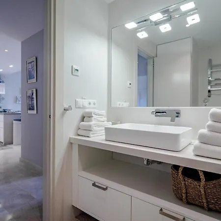 Apartment Cb- Cozy Refurbished Apartment, Perfect Location